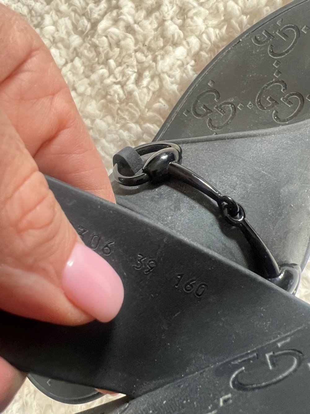Gucci Black Rubber GG Thong Sandals with Horsebit Detail - Picture 5 of 5